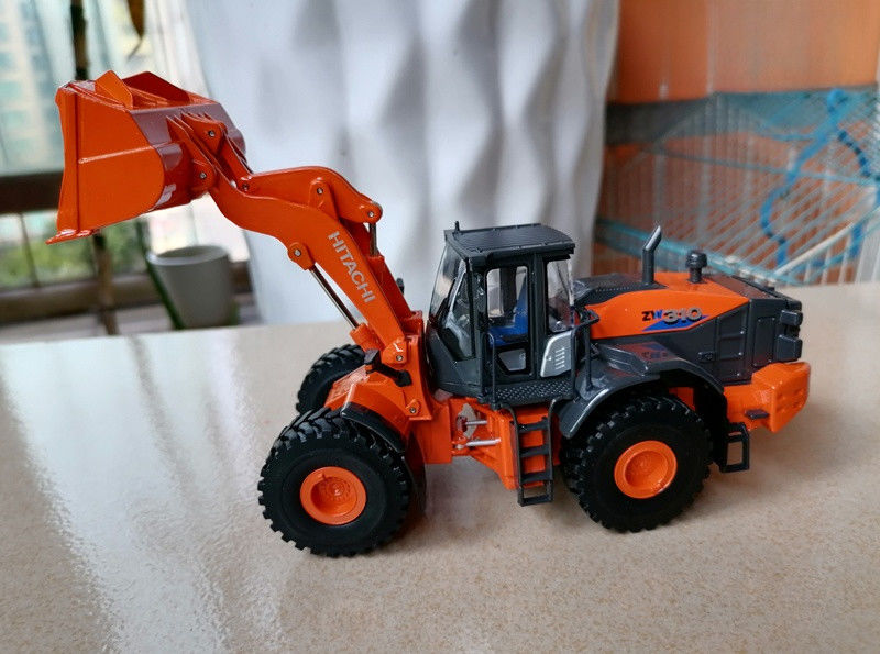 Otentik 1/50 Hitachi ZAXIS250LC-5 ZX200 ZX350LC-6 Kazı makinesi dökme oyuncak modeli