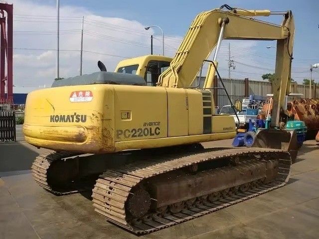 İnşaat madenciliği için yenilenmiş Cummins motoru ile kullanılan Komatsu PC200-6 kazıcı