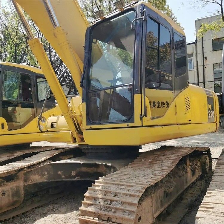 İnşaat madenciliği için yenilenmiş Cummins motoru ile kullanılan Komatsu PC200-6 kazıcı
