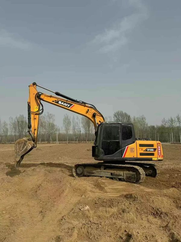 Kullanılmış SANY SY135 13.5 Ton Çekmeci İnşaat Madencilik Toprağı Taşıma Uygulamalar