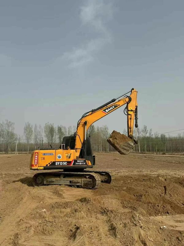 Kullanılmış SANY SY135 13.5 Ton Çekmeci İnşaat Madencilik Toprağı Taşıma Uygulamalar