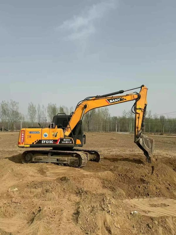 Kullanılmış SANY SY135 13.5 Ton Çekmeci İnşaat Madencilik Toprağı Taşıma Uygulamalar