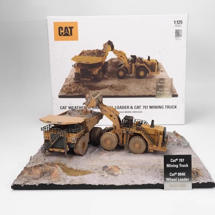 Diecast Masters 1/125 Ölçekli Tekerlekli Yükleyici & Madencilik Çöp Kamyonu Çamurlu Sahne Model Seti 85762