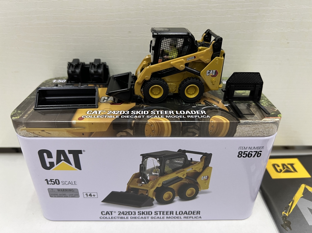 DM 1:50 CAT 242D3 Kompakt Tekerlekli Yükleyici Döküm Alaşım Model 85676 Koleksiyonluk Oyuncak