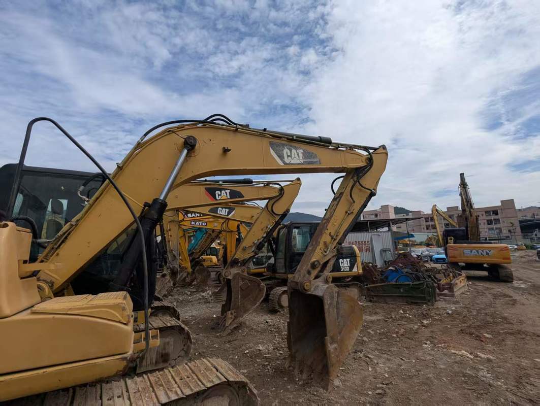 Cat C4.2 ACERT Motoru ile kullanılmış Cat 312D Hidrolik Kazıcı 13.000 kg Çalışma Ağırlığı ve 6.44 m Maksimum Kazma Derinliği