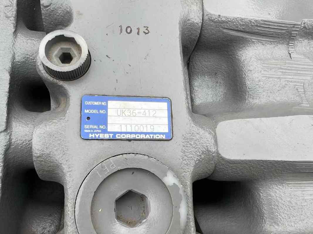 Volvo 140 210 240 290 460 480 Excavator Original Toshiba Main Control Valve UX28 UX32 UK36