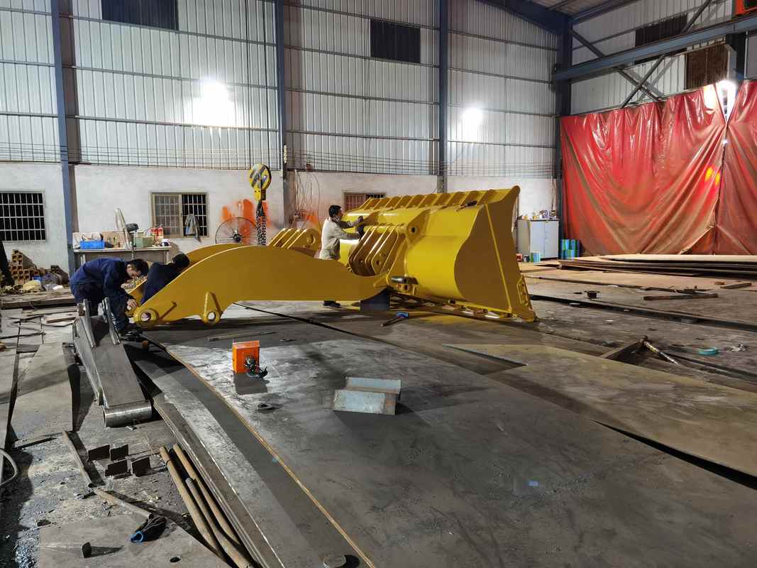 Cat 980 Tekerlekli Yükleyici için Özel 5.5 M3 Ekskavator Kovası - Ağır Görevli Q355B Kaya Kovası